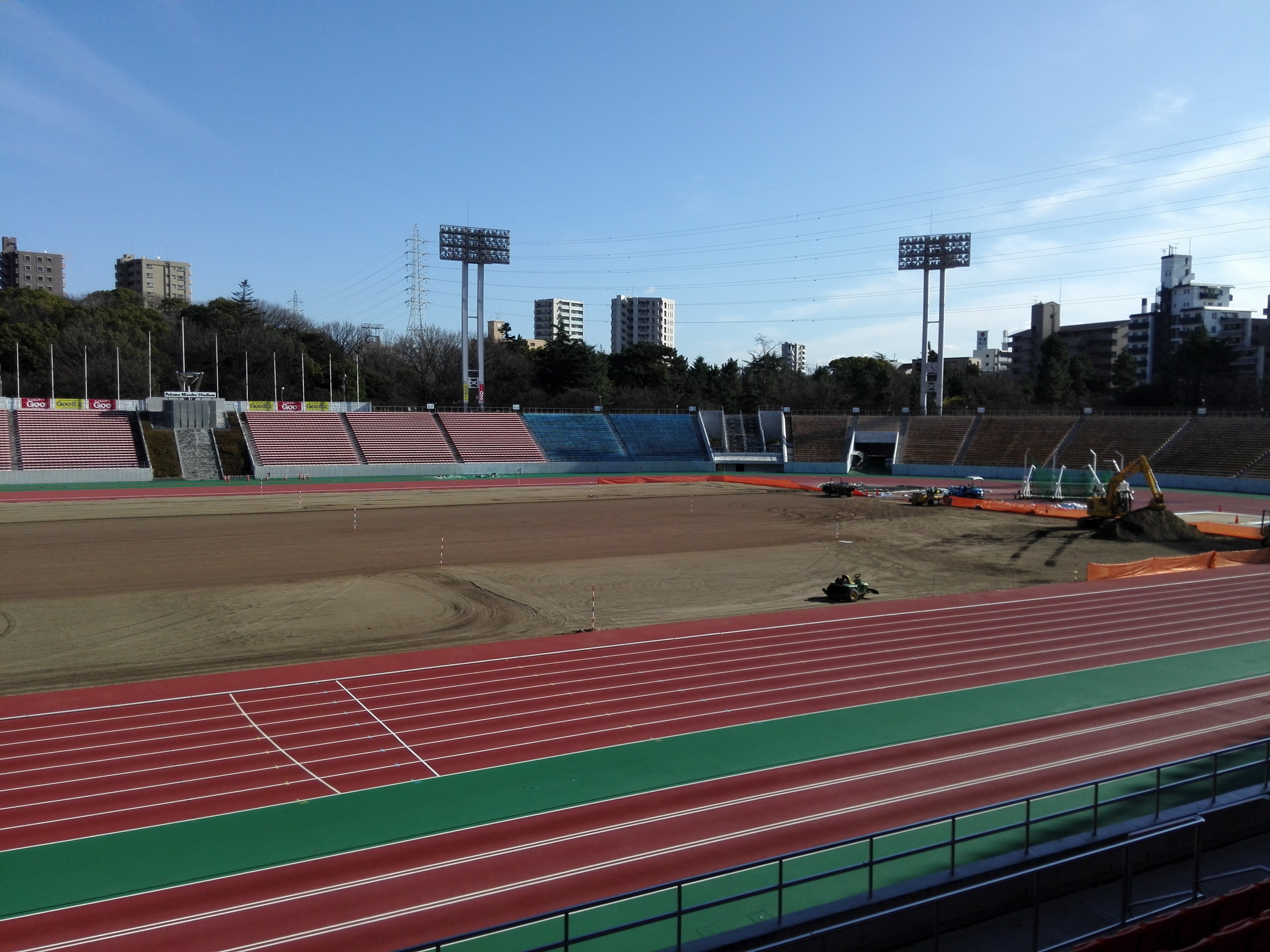 パロマ瑞穂スタジアムの芝生を張り替え