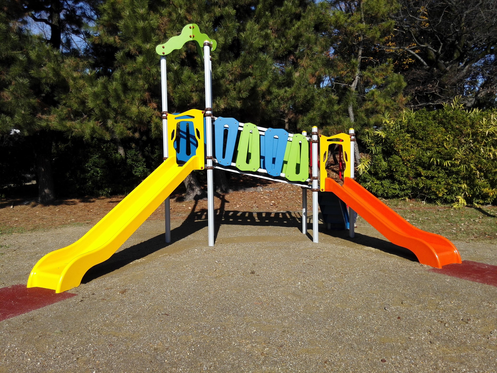 児童園に遊具を新設