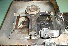 多量の煮こぼれ・吹きこぼれが機器の内部に侵入した場合